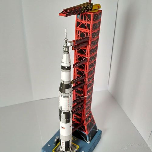 1:300 skala USS Saturn V Raket – Model Kit Uss Iowa Bewertung und Preis